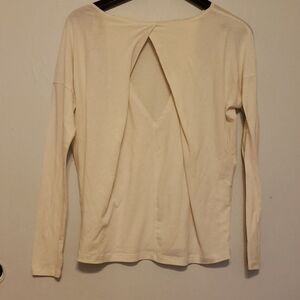 - Onzie flow top size small.
